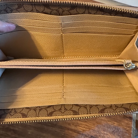 Coach Crossgrain Leather Accordion Zip Around Wallet - Light Saddle - Picture 4 of 4